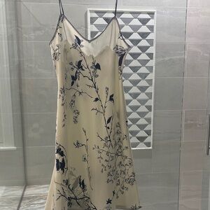 Blue and off white Juliannarae sheath night gown Large EUC 100% silk